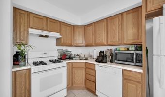 2 Port Royal Dr 4, Alloway, NJ 07462