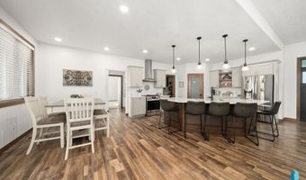 1012 S Nicholas Ave, Brandon, SD 57005