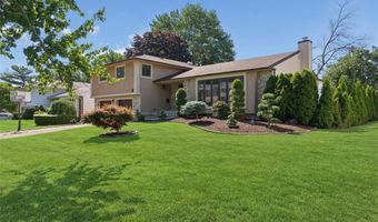 51 Dogwood Rd, Albertson, NY 11507