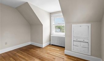 53 Admiral Kalbfus Rd, Newport, RI 02840