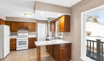 76 9th St, Belford, NJ 07718