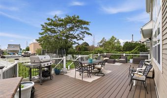 34 Meadow Ln, Amityville, NY 11701