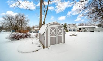 520 Meadowbrook Dr, Adrian, MI 49221