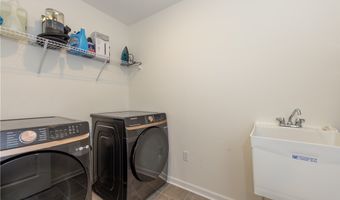 766 River Run Rd, Aurora, OH 44202