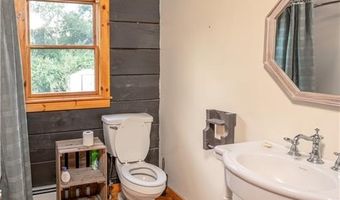 460 Hammet Rd, Coventry, RI 02816