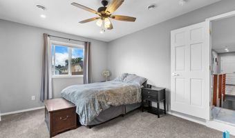 306 E Maple St, Beresford, SD 57004