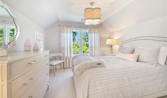 60 Van Wickle Ln, Bristol, RI 02809