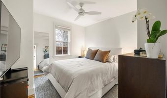 33 Marsh St, Newport, RI 02840