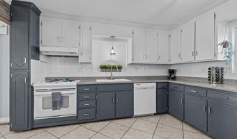 205 Barefoot Ln, Atlantic Beach, NC 28512