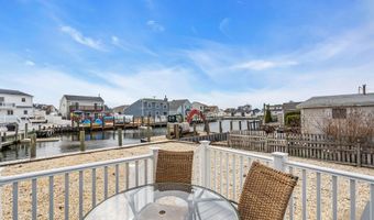 3 Drake Dr, Bayville, NJ 08721