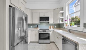 221 E 32nd St, Savannah, GA 31401