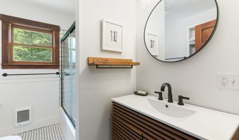 39 Locust St, Brattleboro, VT 05301