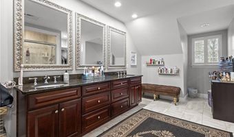 152 Glen Hills Dr, Cranston, RI 02920