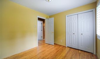 50 W Oak Hill Dr, Ballwin, MO 63021