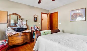 916 Hillcrest Dr, Adrian, MI 49221