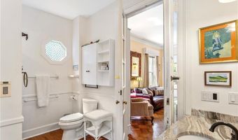 245 Eustis Ave B, Newport, RI 02840