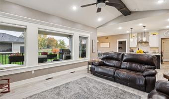 1237 Eagle Creek Blvd SW, Altoona, IA 50009