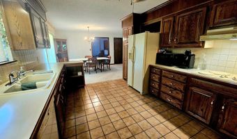 3110 Gaineswood Ave, Baxter Springs, KS 66713