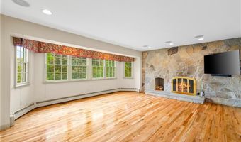 61 Kimberly Ln, Cranston, RI 02921