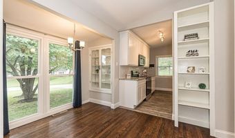 250 Sunset Dr, Ballwin, MO 63011
