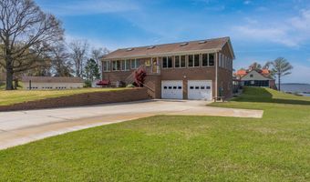 737 Country Club Dr, Arapahoe, NC 28510
