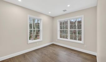 335 Raymond Rd, Chester, NH 03036