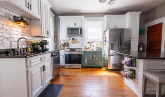 120 W Locust St, Aurora, MO 65605