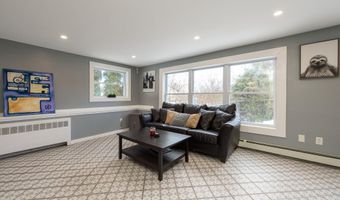 12 Laurence Way, Falmouth, ME 04105