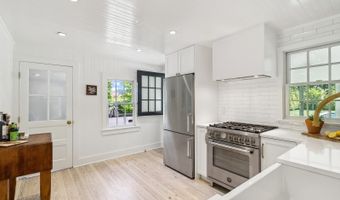 6 Cozzens Ln, Amagansett, NY 11930