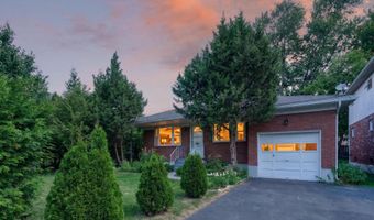 87 Buckingham Dr, Albany, NY 12208