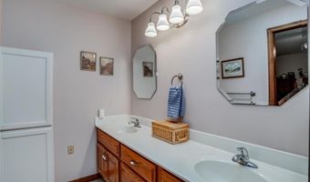 18345 Nottingham Ct, Basehor, KS 66007