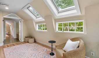 81 Mathewson Rd, Barrington, RI 02806