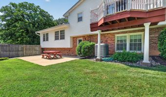 8024 GARLOT Dr, Annandale, VA 22003