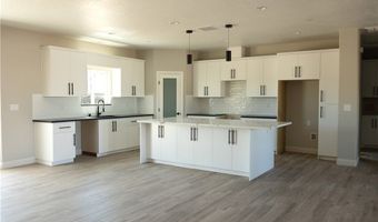 12409 Pawnee Rd, Apple Valley, CA 92308