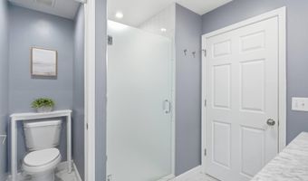 6924 FAIRFAX Dr 122, Arlington, VA 22213