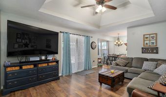 1813 Edgewood Dr, Aurora, MO 65605