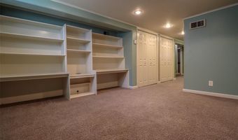 8932 Ione Ln, Affton, MO 63123