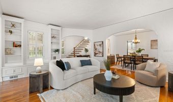 732 EDGEWATER Dr, Orlando, FL 32804