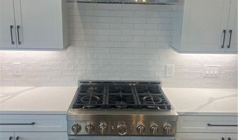 825 Club Dr W, Aurora, OH 44202