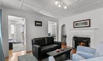 14 Dearborn St, Newport, RI 02840
