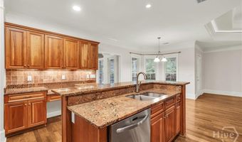 5 Pinebrook Ct, Savannah, GA 31405