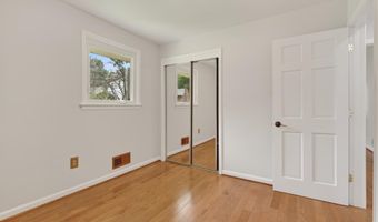 5701 RADNOR Ct, Bethesda, MD 20817