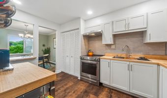 2434 Brandenberry Ct 2A, Arlington Heights, IL 60004