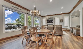325 Lakeshore Dr, Arnolds Park, IA 51331