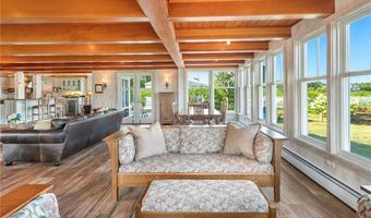 4 Hull Cove St, Jamestown, RI 02835