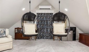 4 Hunter Ave, Newport, RI 02840