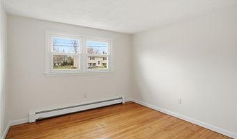 49 Roosevelt Dr, Bristol, RI 02809