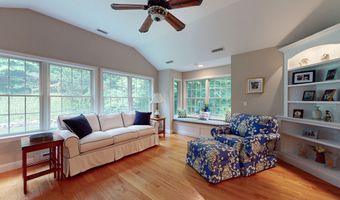 45 N Nabby Rd, Danbury, CT 06811