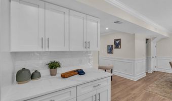 8 Imperia Pl, Aberdeen, NJ 07747