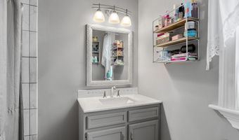 902 E FREMONT St, Appleton, WI 54915